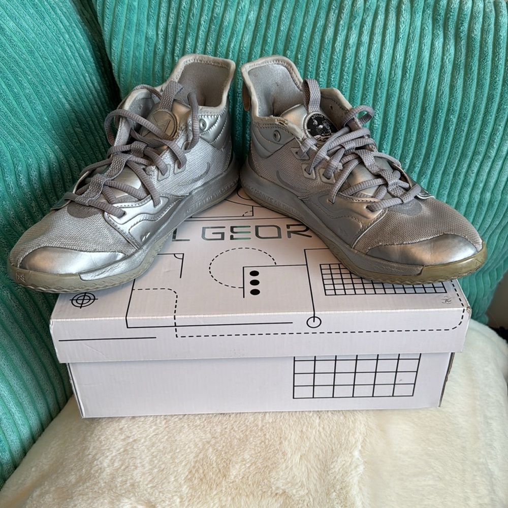 Nike Paul George 3 NASA with box